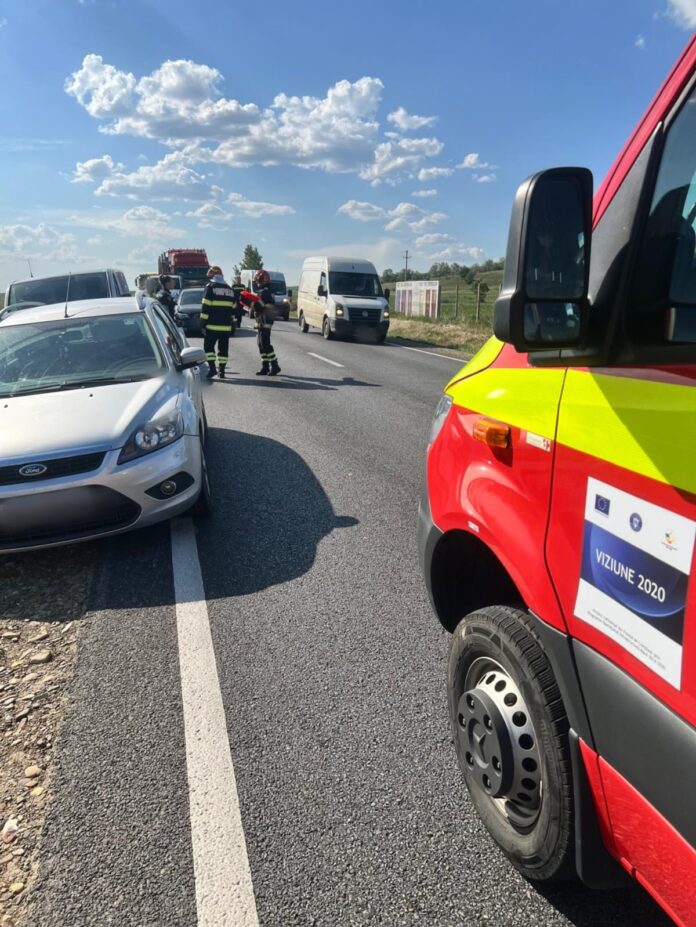 Accident rutier cu cinci autovehicule implicate la Pătrăuți FOTO