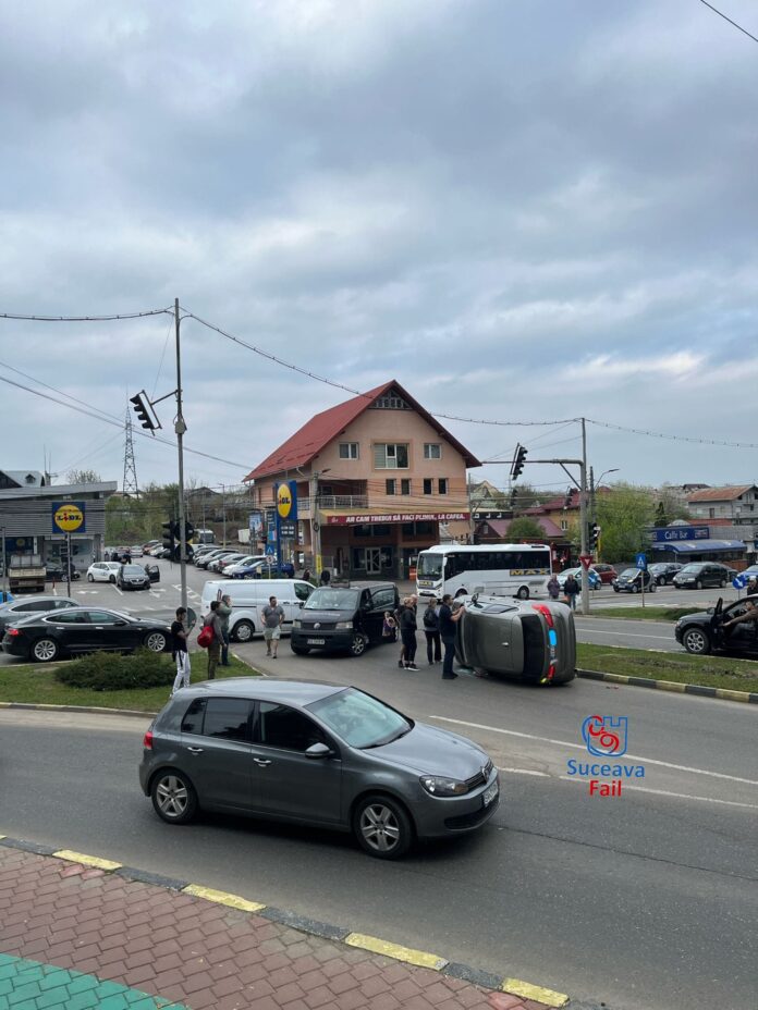 mașină răsturnată Lidl Suceava