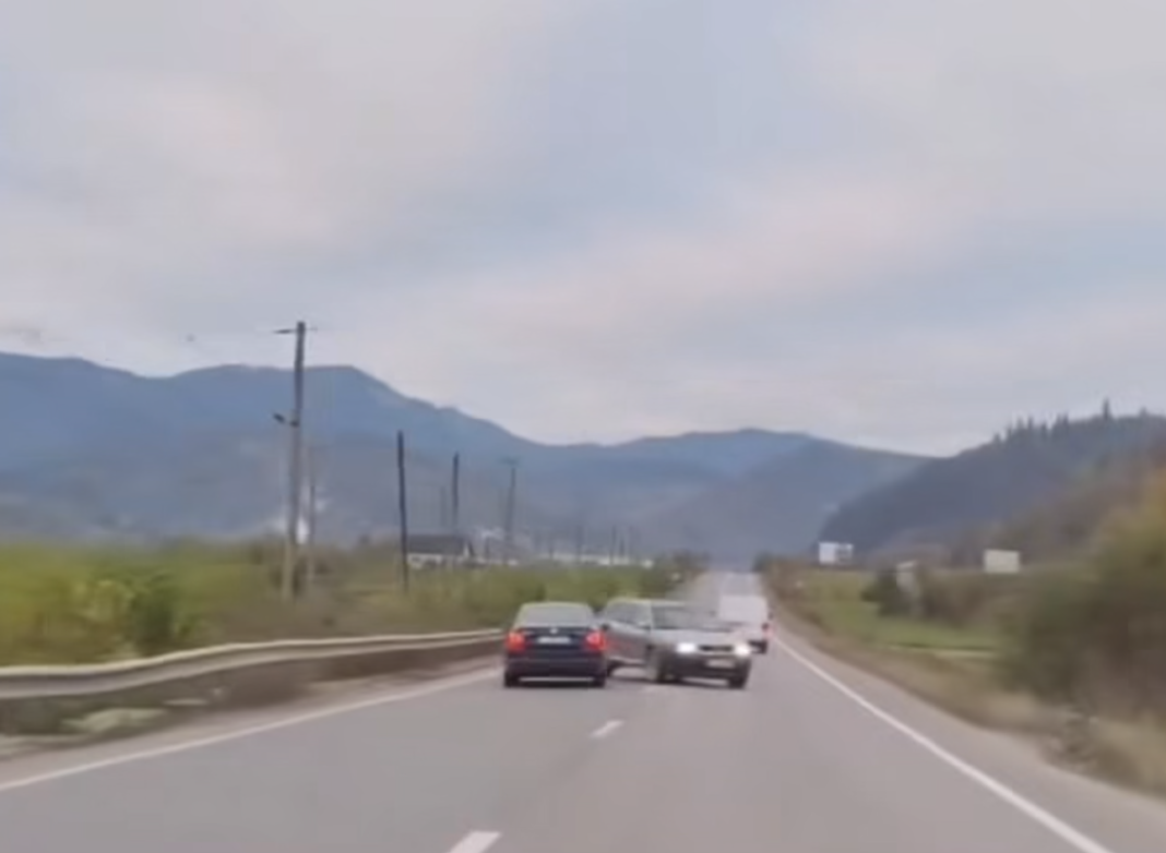 la un pas de accident