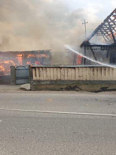 Incendiu izbucnit la o gospodărie din localitatea Capu Câmpului FOTO Incendiu izbucnit la o gospodărie din localitatea Capu Câmpului FOTO