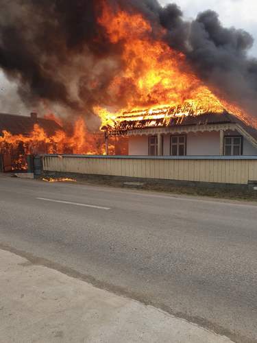 Incendiu izbucnit la o gospodărie din localitatea Capu Câmpului FOTO Incendiu izbucnit la o gospodărie din localitatea Capu Câmpului FOTO